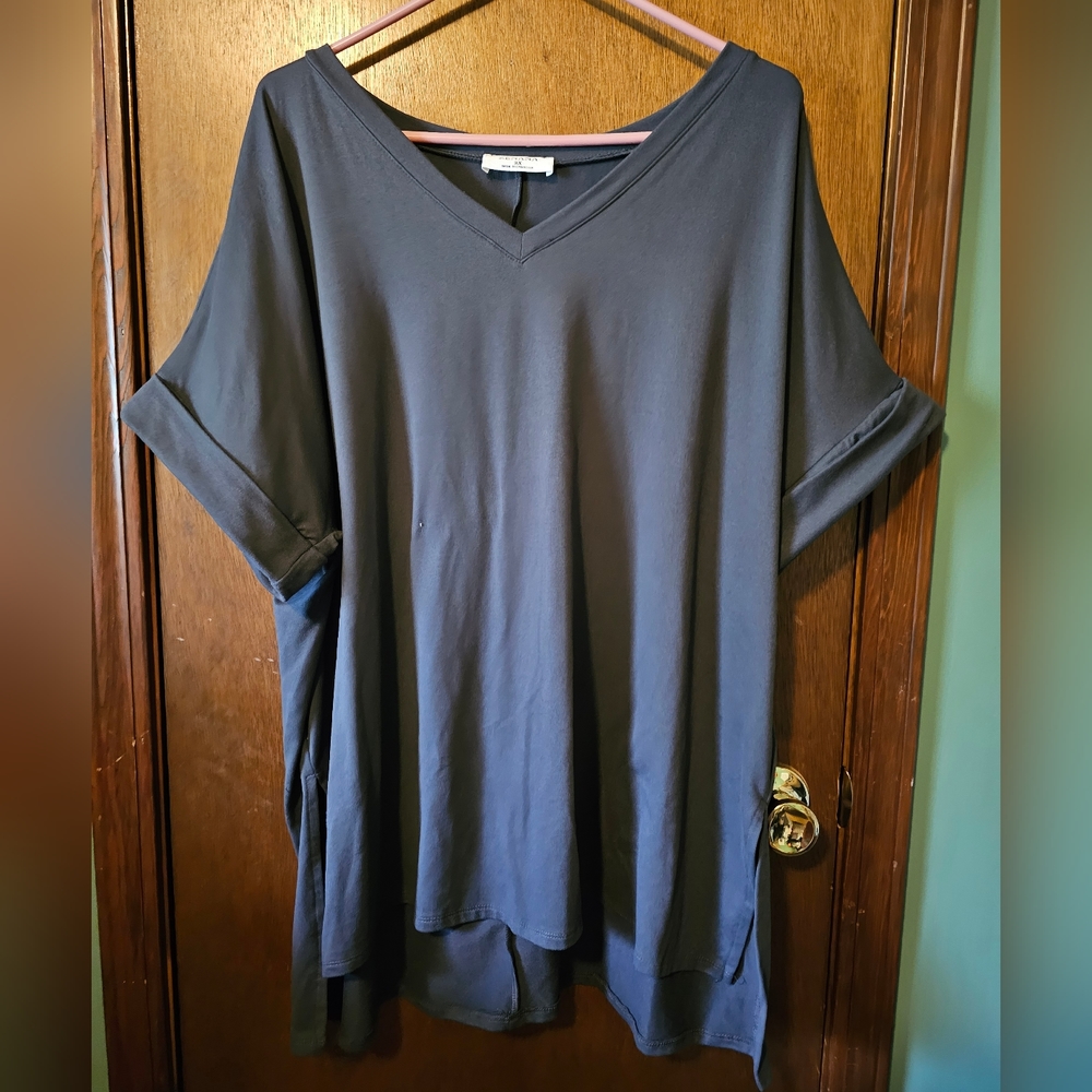 🎄 Grey cuffed tee